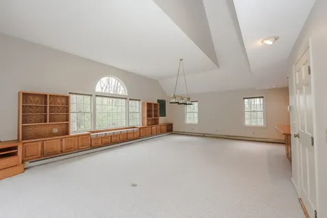 6 Hawk Drive Bedford NH 03110