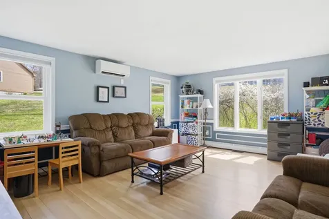 67 Forest Street Londonderry NH 03053