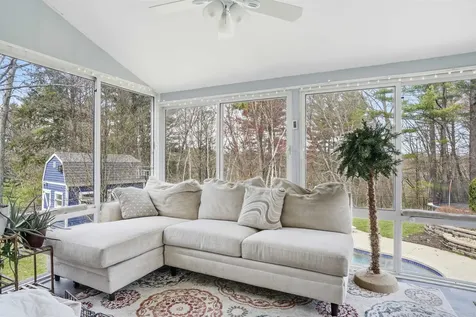 67 Forest Street Londonderry NH 03053