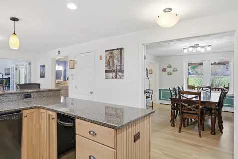 67 Forest Street Londonderry NH 03053