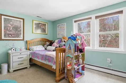 67 Forest Street Londonderry NH 03053
