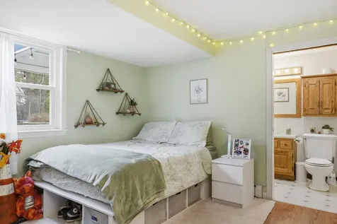 67 Forest Street Londonderry NH 03053