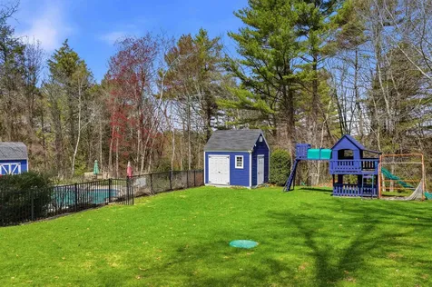 67 Forest Street Londonderry NH 03053