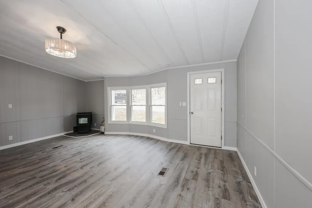 24 Donald Drive Goffstown NH 03045