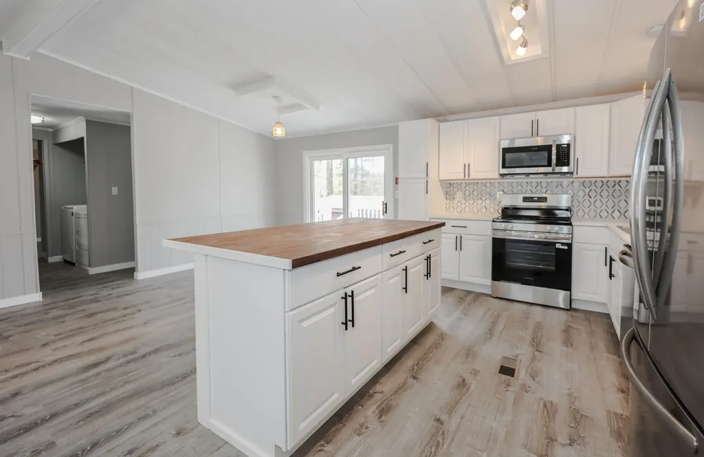 24 Donald Drive Goffstown NH 03045
