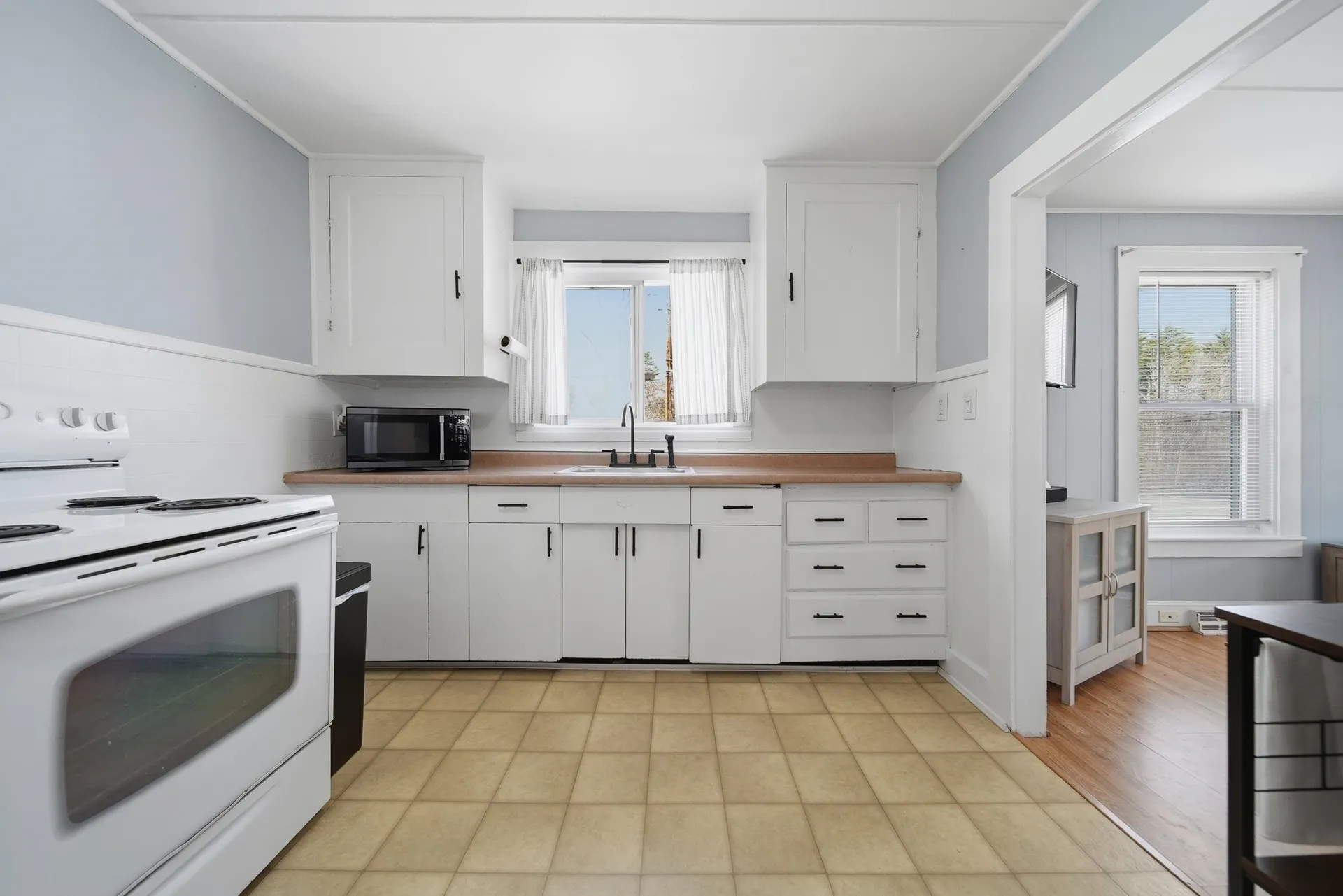 5 Neal Avenue Auburn NH 03032