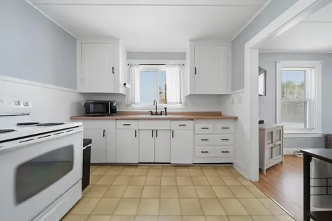 5 Neal Avenue Auburn NH 03032