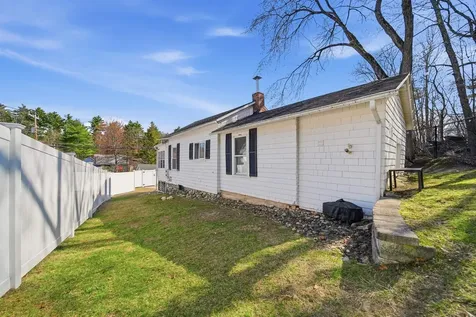 5 Neal Avenue Auburn NH 03032