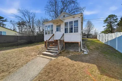 5 Neal Avenue Auburn NH 03032