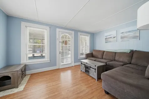 5 Neal Avenue Auburn NH 03032