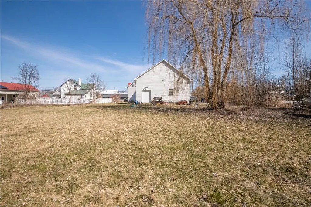 374 Lake Road St. Albans Town VT 05478-2275