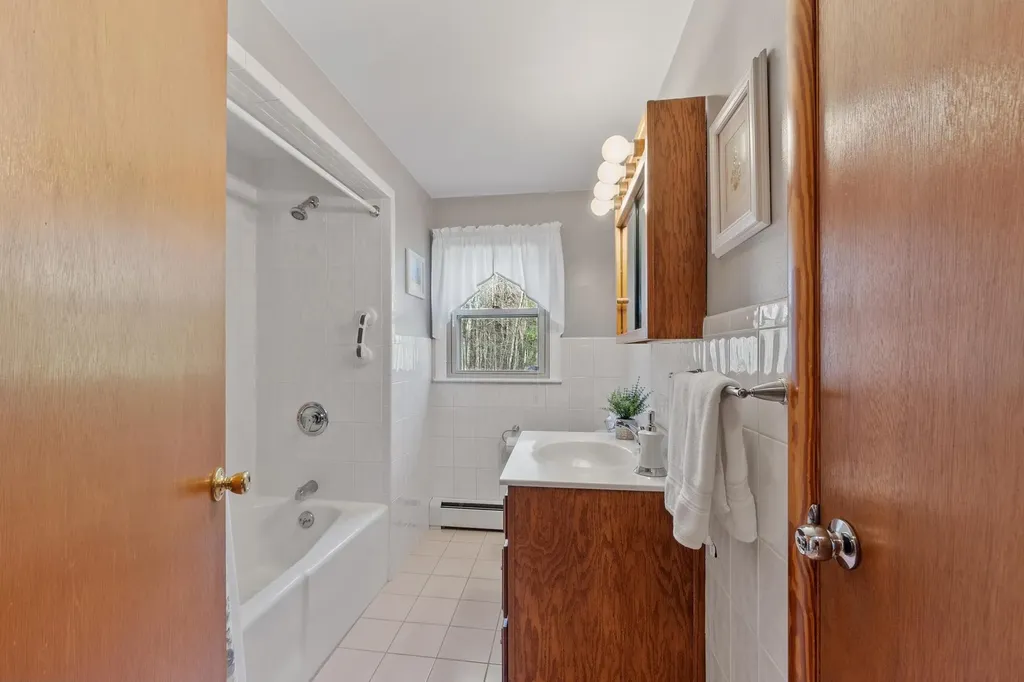 156 Belknap Road Hudson NH 03051