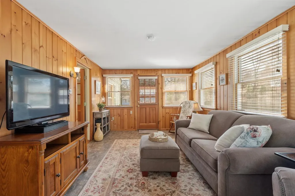 156 Belknap Road Hudson NH 03051