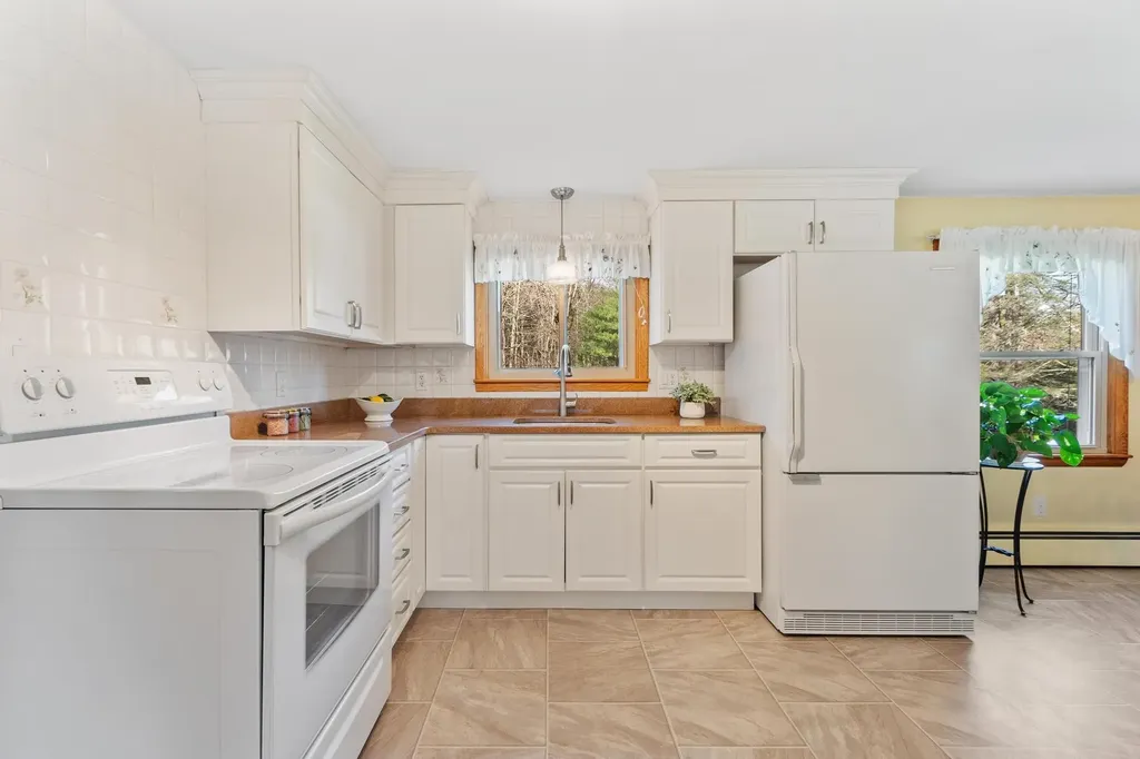 156 Belknap Road Hudson NH 03051