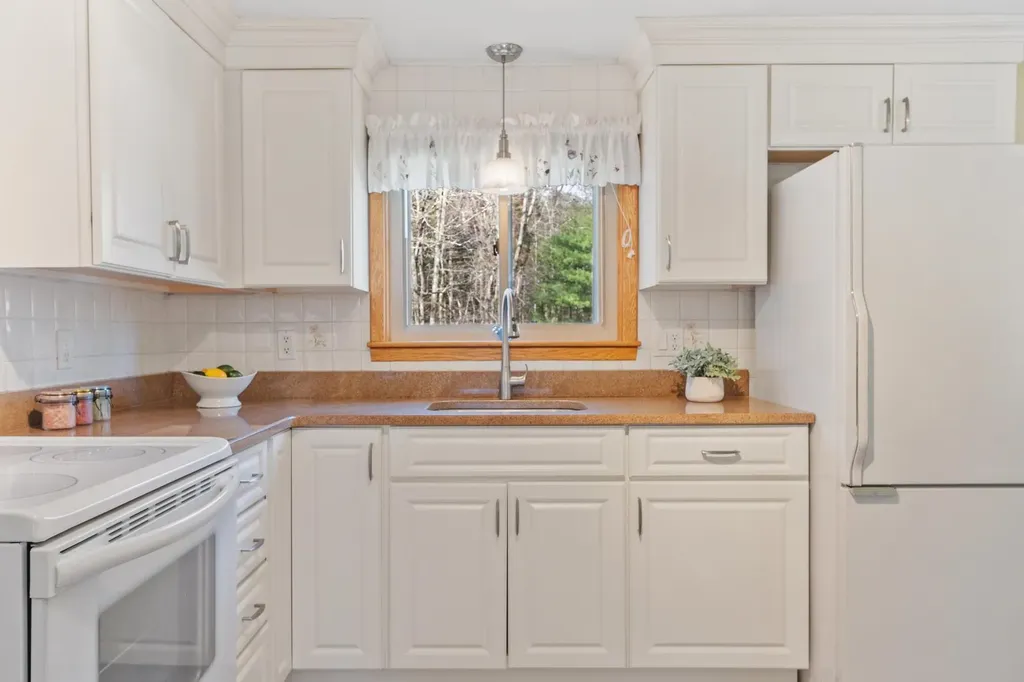 156 Belknap Road Hudson NH 03051