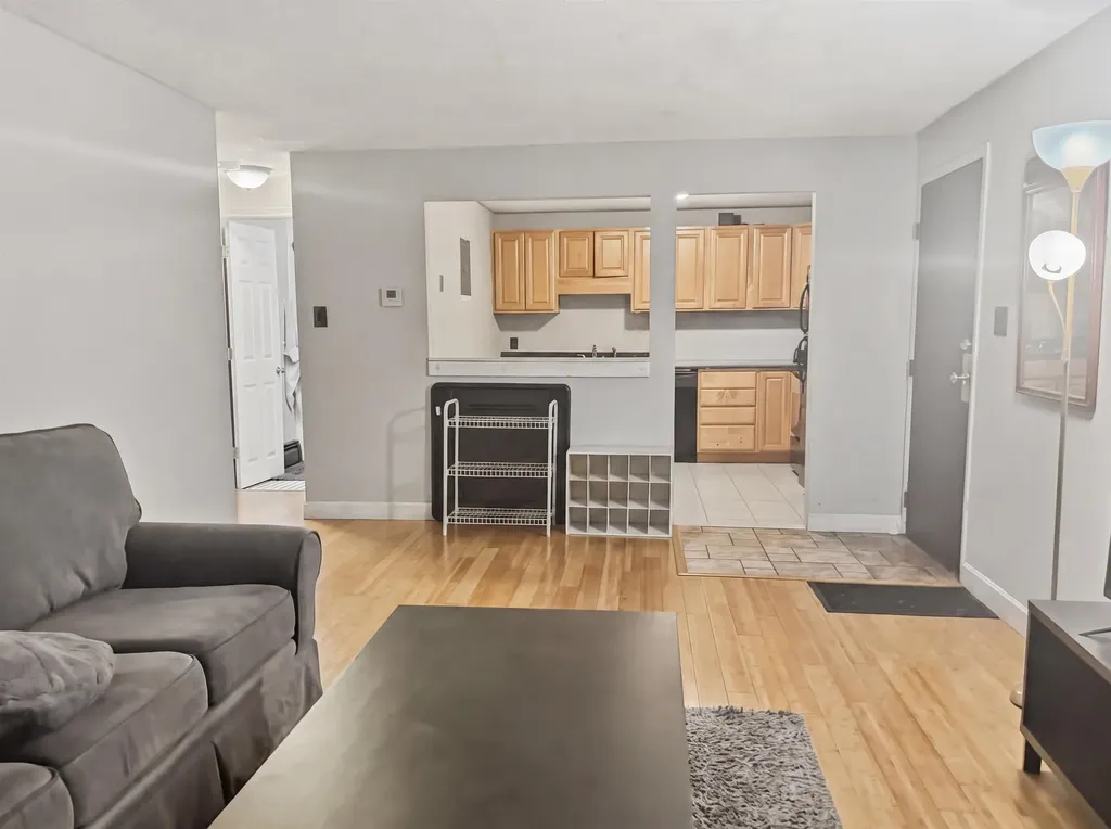 17 Silvestri Circle Derry NH 03038
