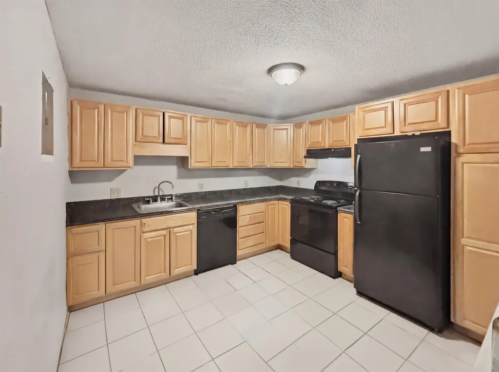 17 Silvestri Circle Derry NH 03038