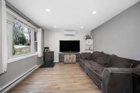 89 English Range Road Derry NH 03038