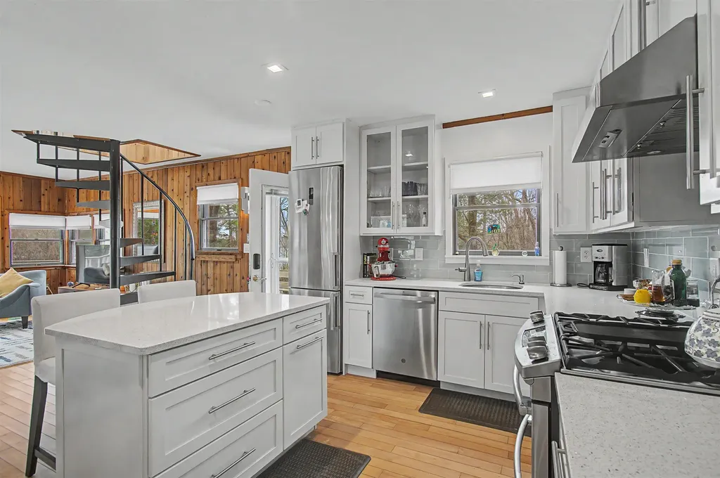 60 Wheatley Road Hinesburg VT 05461