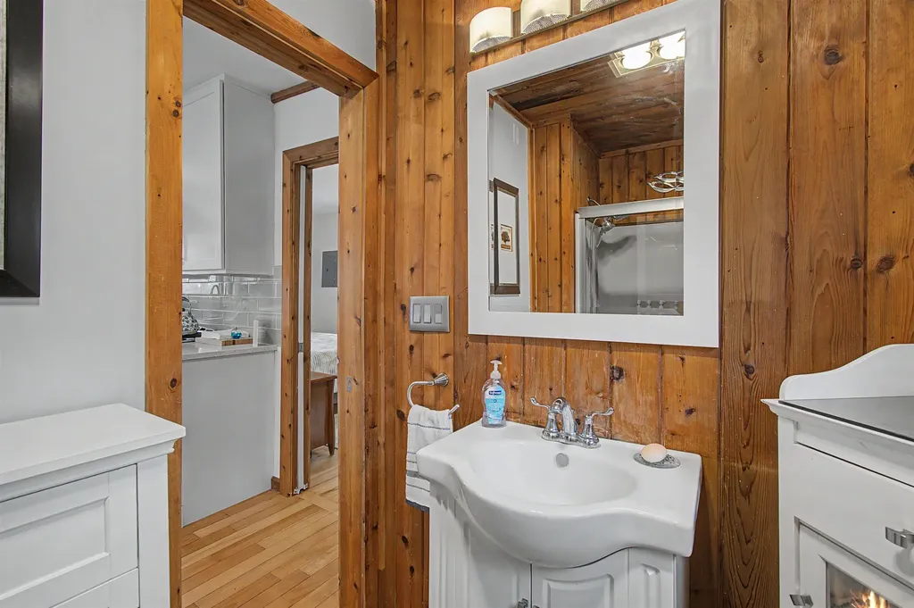 60 Wheatley Road Hinesburg VT 05461