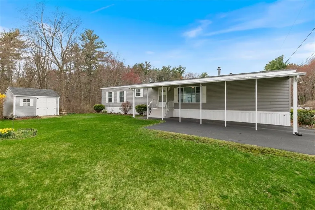 4 Trailerhome Drive Salem NH 03079