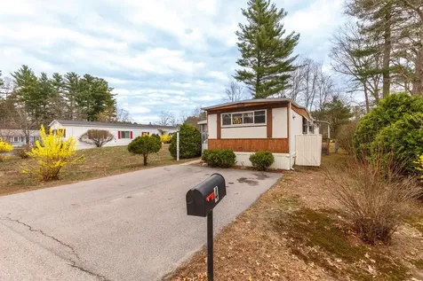 4 Clovercrest Drive Nashua NH 03062