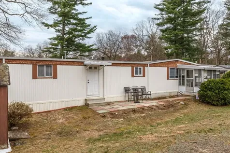 4 Clovercrest Drive Nashua NH 03062
