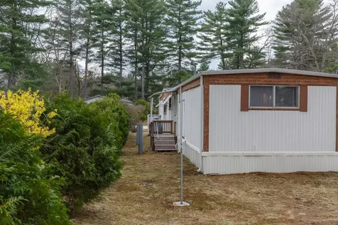 4 Clovercrest Drive Nashua NH 03062