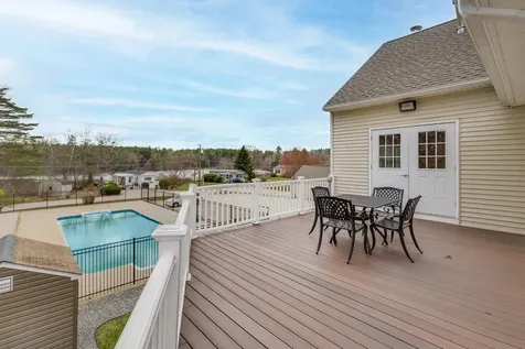4 Clovercrest Drive Nashua NH 03062