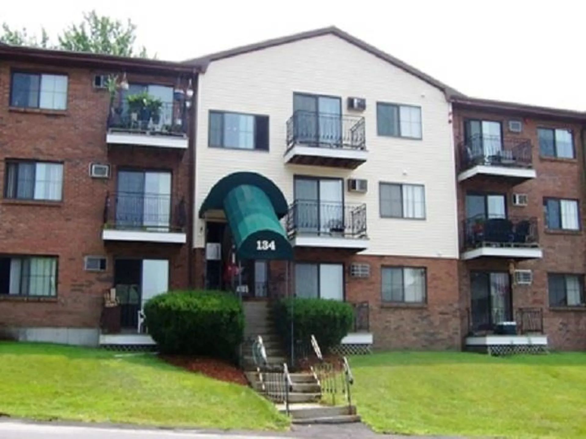 134 Mammoth Road Hooksett NH 03106
