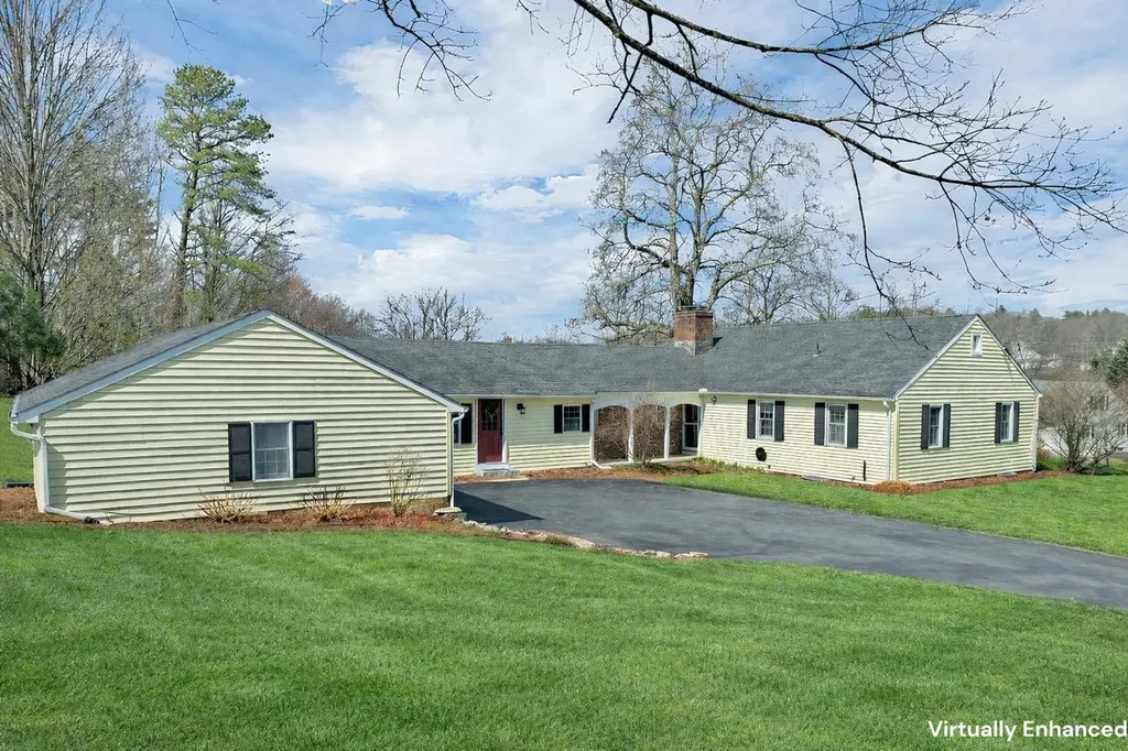 7 Pinecrest Drive Bedford NH 03110