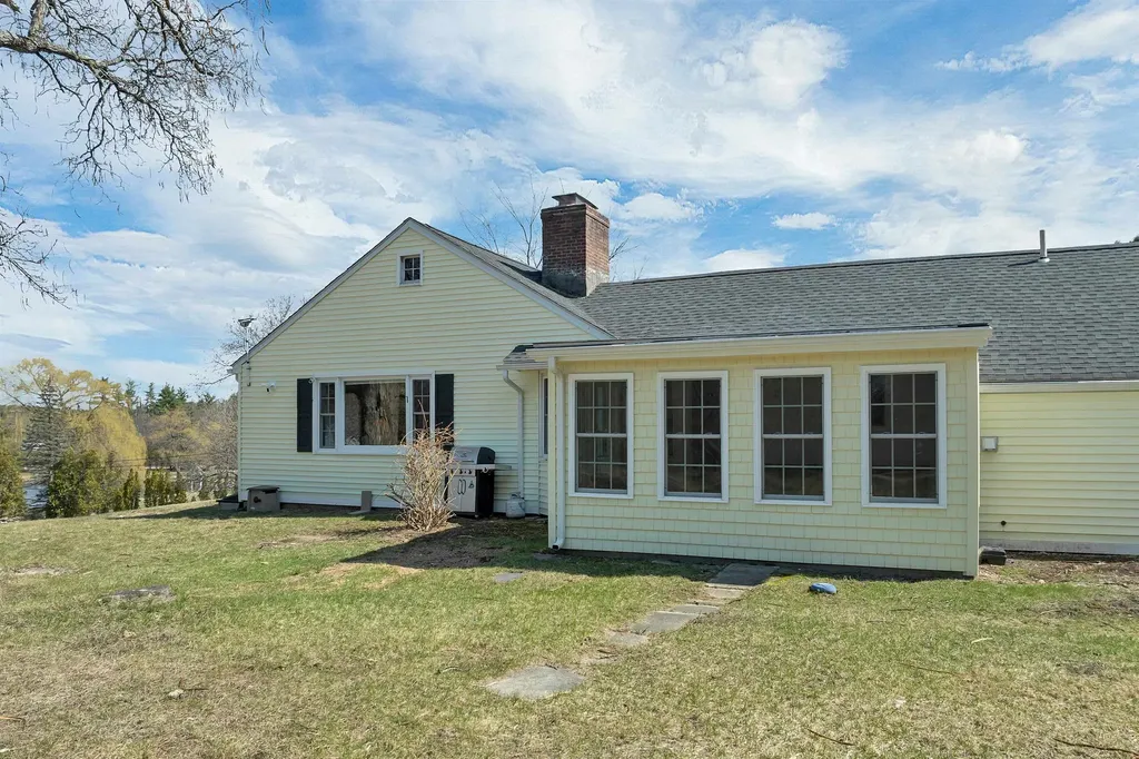 7 Pinecrest Drive Bedford NH 03110
