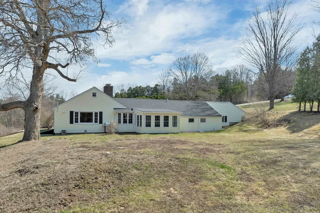 7 Pinecrest Drive Bedford NH 03110