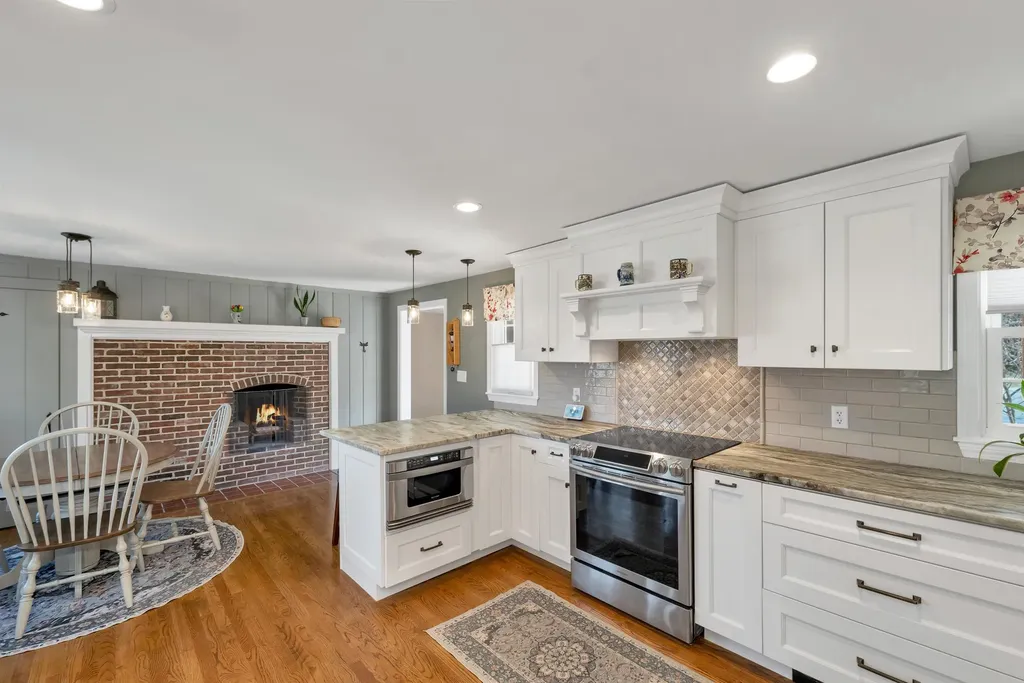7 Pinecrest Drive Bedford NH 03110
