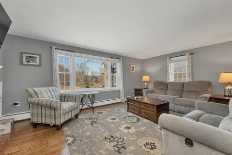 7 Pinecrest Drive Bedford NH 03110