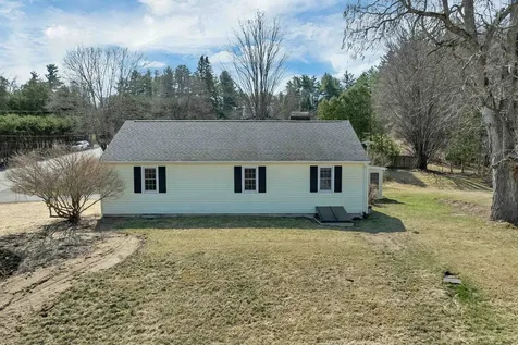 7 Pinecrest Drive Bedford NH 03110