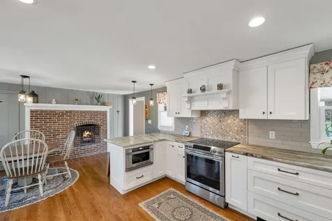 7 Pinecrest Drive Bedford NH 03110
