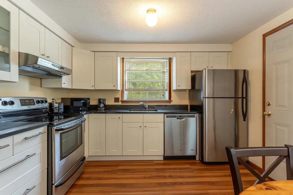 21 Old Colony Way Pittsford VT 05763