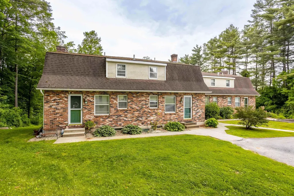 21 Old Colony Way Pittsford VT 05763