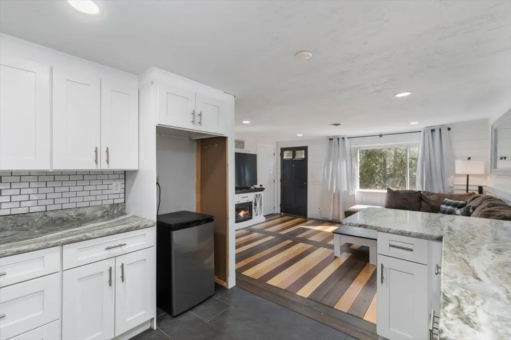 20 Owl Lane Lee NH 03861