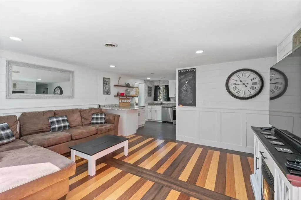 20 Owl Lane Lee NH 03861