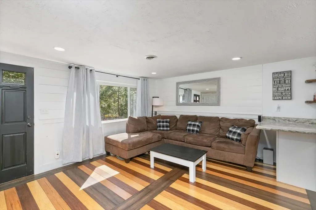 20 Owl Lane Lee NH 03861