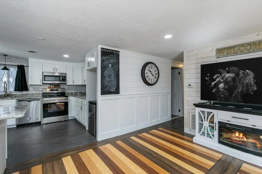 20 Owl Lane Lee NH 03861