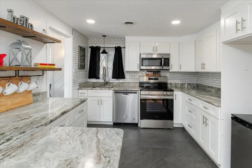 20 Owl Lane Lee NH 03861
