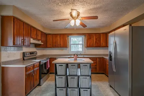 31 Rosemont Avenue Manchester NH 03103