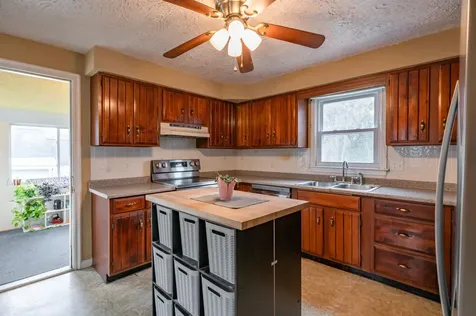 31 Rosemont Avenue Manchester NH 03103