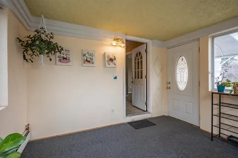 31 Rosemont Avenue Manchester NH 03103
