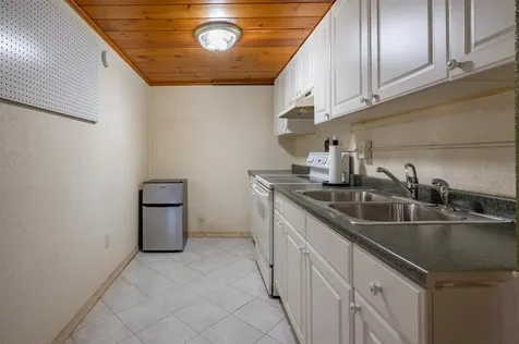 31 Rosemont Avenue Manchester NH 03103