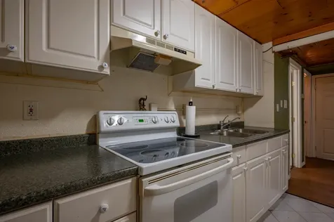 31 Rosemont Avenue Manchester NH 03103