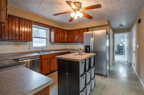 31 Rosemont Avenue Manchester NH 03103